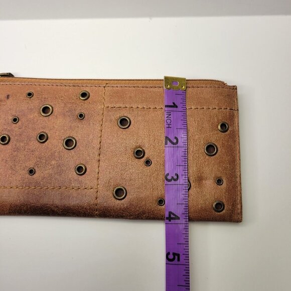 Men or Women  Casual Minimalist Grommet Accent Camel Wallet - Picture 6 of 7